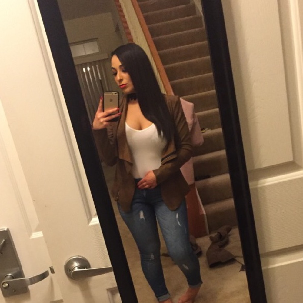 Meet your Posher, Amena
